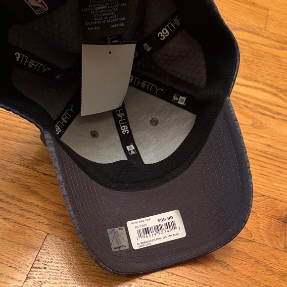 NBA Milwaukee Bucks New Era Dark Gray Cap Bucks Emblem NEW - Picture 4 of 10